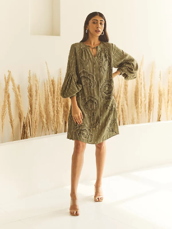Seasonal Fashion Fern Embroidered Dress