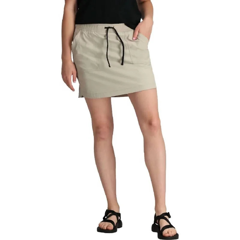 Ferrosi Skort In Dark Sand Women's Holiday Attire