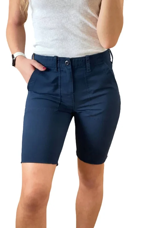 Surplus Bermuda Shorts In Navy Minimalist Style