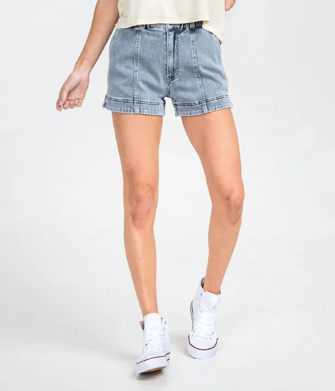 Nym 90S Knit Denim Shorts In Faded Denim Casual Outfit For Women