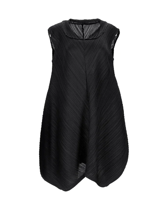 Pleats Please Issey Miyake Tap Dress in Black Polyester Women's Stylish Outdoor Outfit